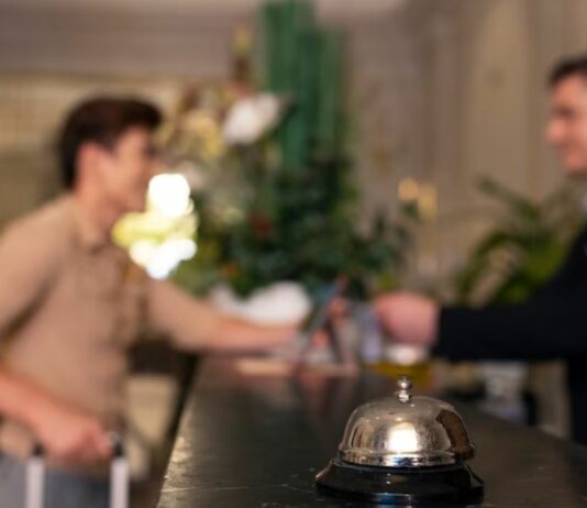 hotels that take cash