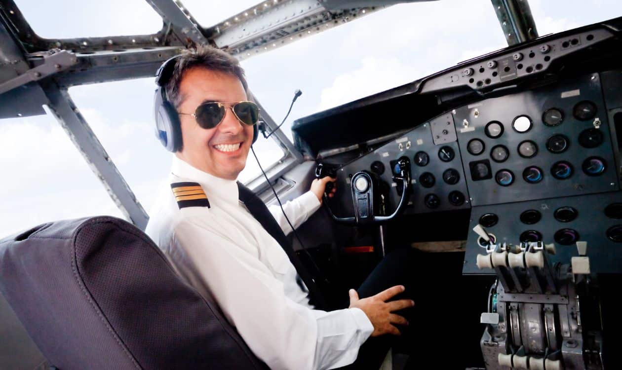 Commercial Airline Pilot 6 figured jobs